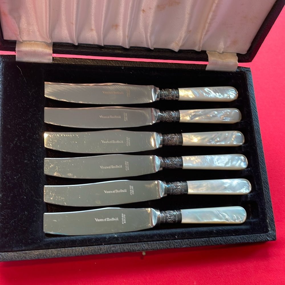 ESTATE FIND: VINERS OF SHEFFIELD ENGLAND MOTHER OF PEARL/STERLING KNIFE SET (6)